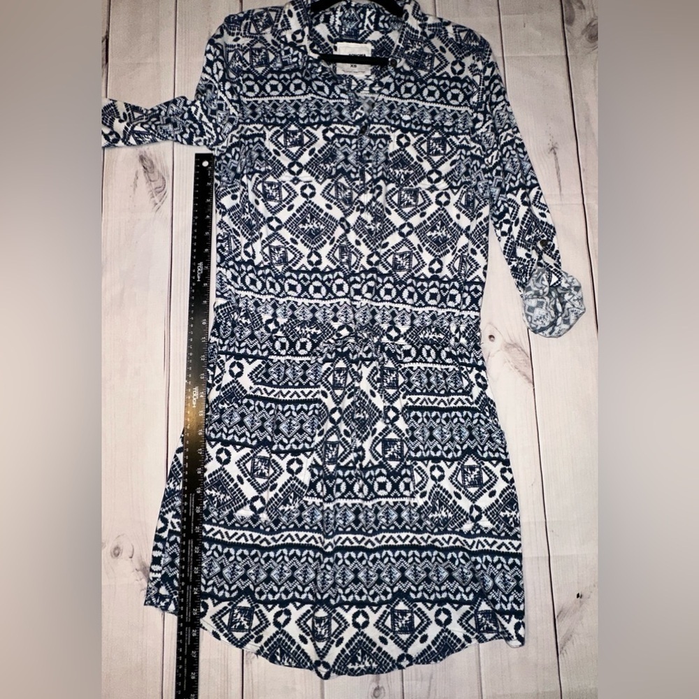 Women’s XS Sonoma  Blue / White Cuffed or Tab Sleeve Top Travel Vacation Office - Picture 6 of 7